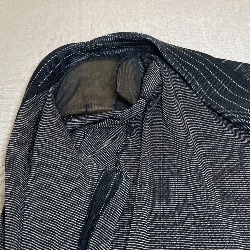 Exclusively Misook | Vintage Black & White Pinstripe Stretch Knit Blazer | XS - Picture 4 of 8
